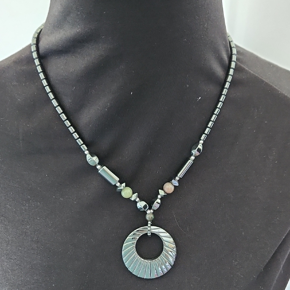 Quartz and hematite beaded necklace metallic Black